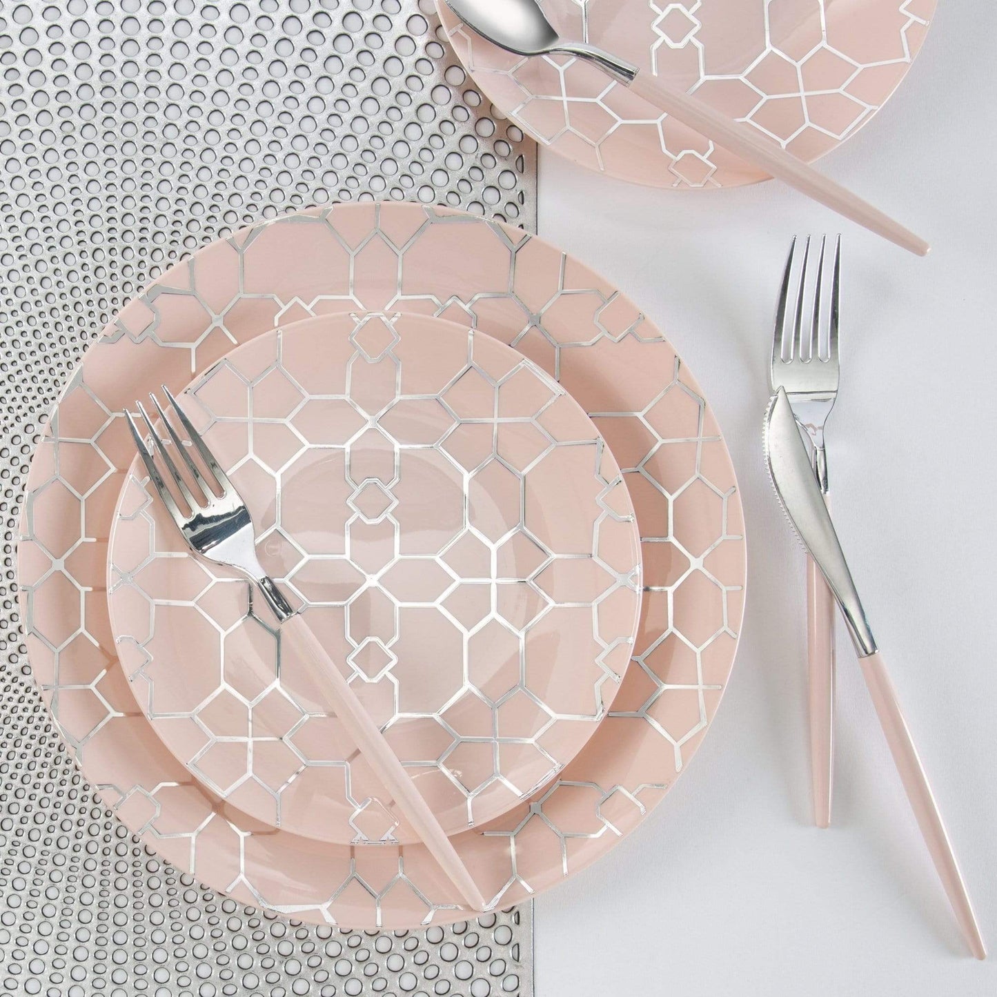 Round Blush • Silver Pattern Plastic Plates | 10 Pack